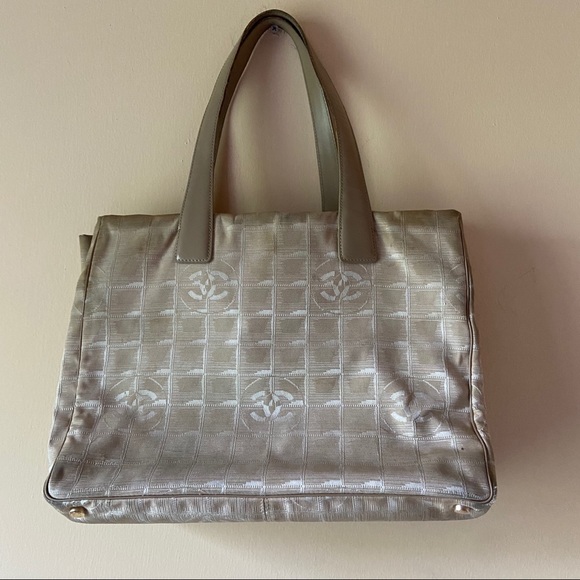 Chanel Travel Ligne Zip Cream Shoulder Tote - Picture 4 of 13